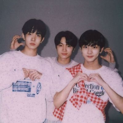 Principal: ENHYPEN
pero también &Team, TXT, BTS, JUST B, T1419.