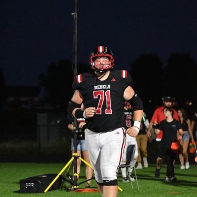 2024 6’2 280 OT/DT | Fall River High School, WI | 1st Team All-Conference OLBench 200 Squat 405 Deadlift 450 | 920 306 9366 | Hudl: https://t.co/4pgNYUKobn