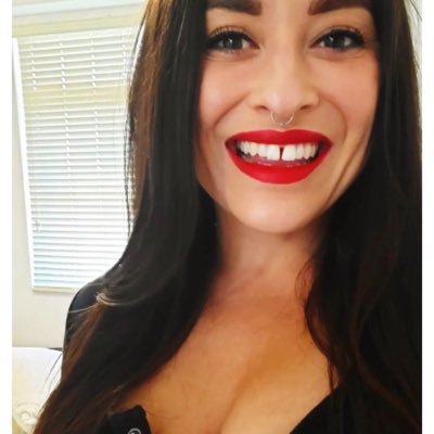 10TDPacheco's profile picture. Keeping it ten toes down