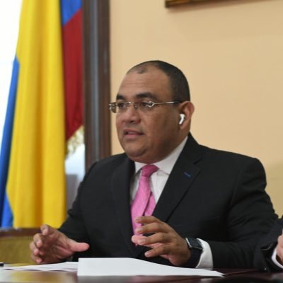 Médico cirujano. Senador de la República (2022-2026). Trabajo por la Paz  y una salud de calidad para los colombianos.