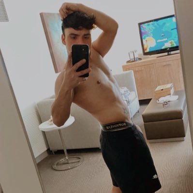 I am a deaf Chilean boy and I really liked taking a photo of my free body and enjoying life ❤️
