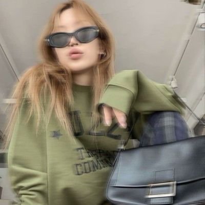 LILIES_CELINE's profile picture. dead account