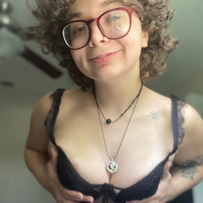 RX839's profile picture. Here for hookup and mind you, i charge for my service. If you know you’re horny slide into my dm and lets have some fun 🤗😍