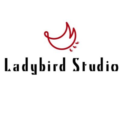 工芸スタジオLadybird Studio 主催。工芸作家・デザイナー 。手描き染めスタジオBLOSSOM 活版印刷LadybirdPress 陶芸kuutamo。等