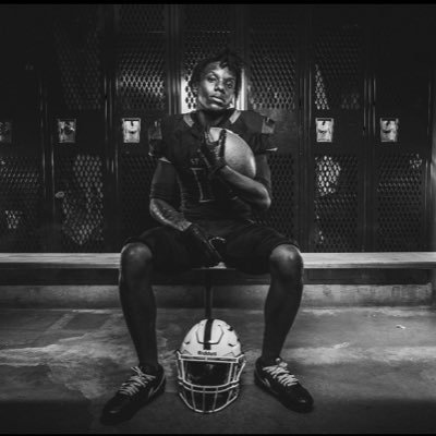 Class Of 2024 | WR | 5'9, 165lbs | DeSmet Jesuit High | 3.86 GPA | 4.6- 40 yard | 4.41Shuffle | 32Vert | #(314)-724-2536 | Email: kev6777@outlook.com