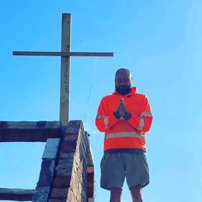 bricklayer...pne fan... family and friends over everything. one love ❤️