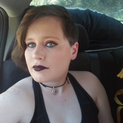 Est 1992. size US8 feet. Curvy. Witch in the boonies. Foot Model. https://t.co/M4EOgj7ut4