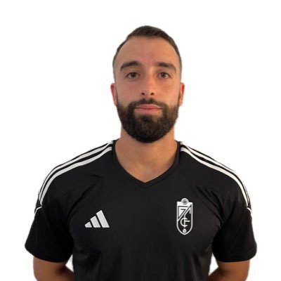🧑🏽🎓 Ciencias del deporte - UGR.
📚Máster Alto Rendimiento en Deportes Colectivos.
🏋🏽♀️ PF del @granadacf | @canteranazari ❤️🤍