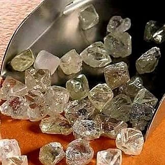 Am looking for Rough diamond buyers if you're interested contact me at whatsap +244937496757 or +264812705424