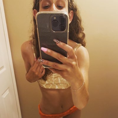 doula in training . Instagram: heyyitsolumettaa👻livvyyyloveee