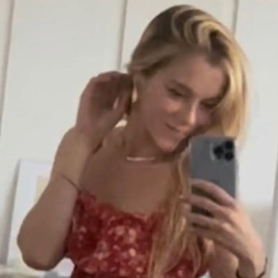 elisabethkanyer's profile picture. Marketing Strategist 📲 Views are my own.