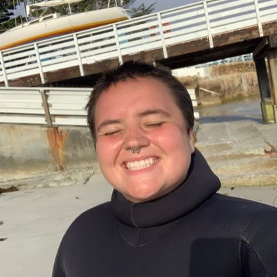 Phycologist in-training @MLMLmarinesci | 🏳️‍🌈 they/she | lover of the ocean | avid swimmer & diver 🏊🏼‍♀️🤿🪸