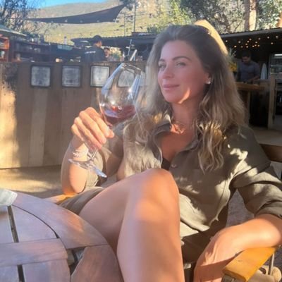 SpektorOh's profile picture. Podría renunciar, pero me encanta el campo de juego.🏟⚡
paranse 
virginiana ♍
26y 

🏳️‍🌈