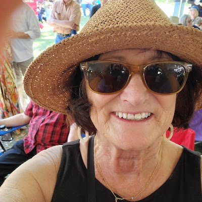 JulieMenar57066's profile picture. 