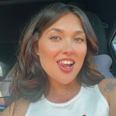 ayeleee's profile picture. it’s a story