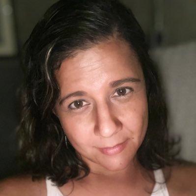 Passionate Costa Rican architect crafting functional, aesthetic interior/furniture designs. Enjoys yoga, plant collection, books, and beach relaxation.