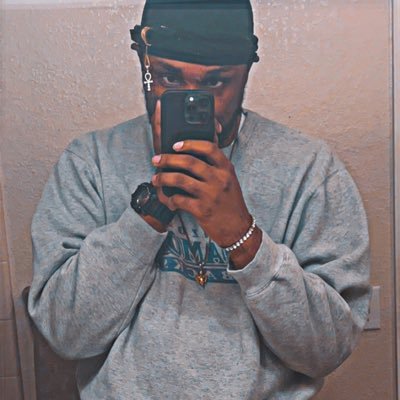 Keep a tailored suit and tie with a nice wrist watch. 🙏🏽Hello World ! Certified Twitch Affiliate Streamer!