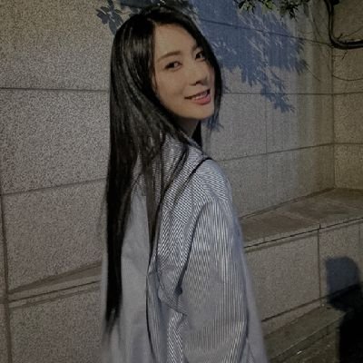 𝐃𝐈𝐆𝐔𝐑𝐀𝐓 𝑹𝑬𝑫 ㅡ A passionate girl who work as influencer under @STERNENLICHTENT and designer for @daisiessories. Ma chérie, Giovanno 🍒♥️