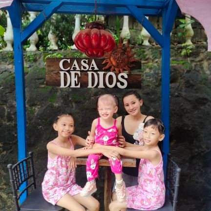 Lorena2Faith's profile picture. Loving wifey hands on mom