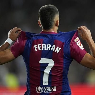 Amante del buen fútbol y discípulo de Ferrán Torres❤️💙🦈🦈