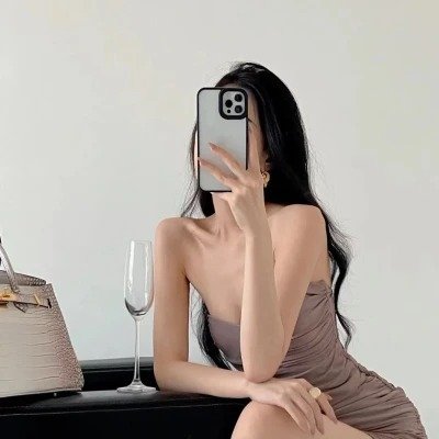 shele94187's profile picture. 