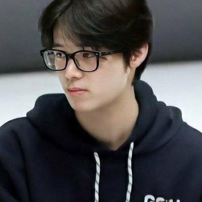 夏日あゆみ | Personal Fan Acc | OT9 | LUNÉ | she's becoming Keiys since K's first (he~eh)
🐨💚🍿🏃🏻♂🥇☕👑