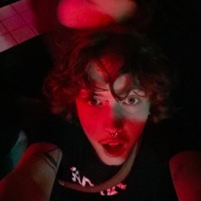 hot__felon's profile picture. reluctant sex symbol