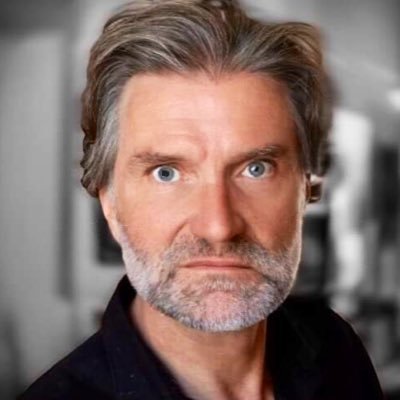 Jeune poilu de 52 ans, compétent en marketing international, en management touristique, connaissant 6 langues et ouvert sur le monde