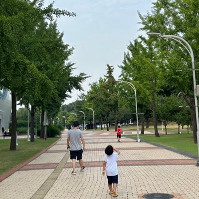 아이와 함께 공부하면서 성장하는 중. 책도 읽고, 가끔 웹툰도 보고.. 유미의 세포들, 좋아하면 울리는, 고래별, 내과 박원장. 트위터에 글은 많이 안 쓰지만, 다른 분들 통해 많이 배웁니다.