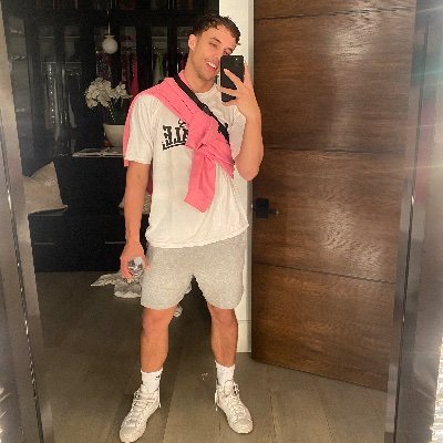 iamthe_roo's profile picture. Either here or there....