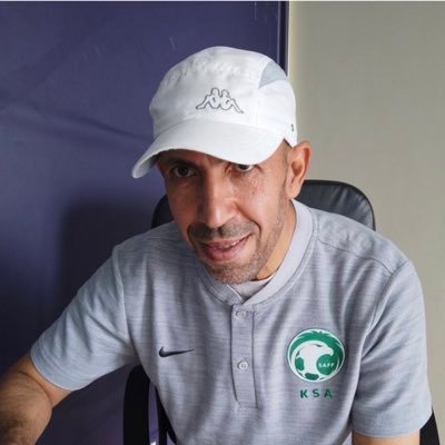 لاعب دولي سابق محاضر ومدرب وطني عضو لجنة الدراسات الفنية بالاتحاد الاسيوي ومحلل فني لدوري ابطال اسيا حاصل على شهادة البرو
