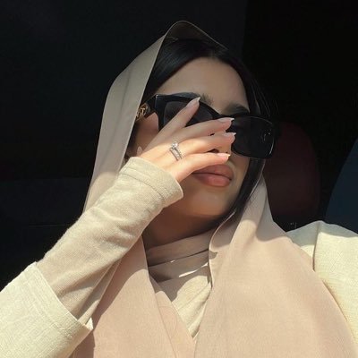 تدرى اني بنيه ماني سريعهة اعجاب ولا كل حاجة عابره تكسـب اعجـابي .