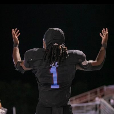 @KankakeeFB- Class of ‘24 ATH https://t.co/VZeisCxNRL LLpops❤️LLhothead❤️‍🩹 Conerback Wide Receiver