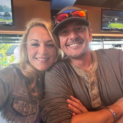 Author, Optimistic Mother & Wife. Discussing all things that create an awesome life! ❤️❤️