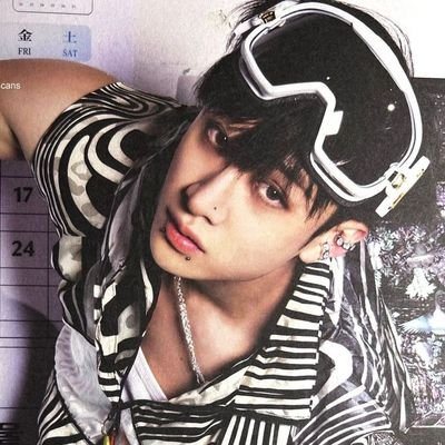 twicey_likey's profile picture. She/her
   Stray kids Twice