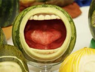 tweeterunknown1's profile picture. the tweeter unknown. nobody knows who i am..