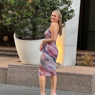 LyndsayALee's profile picture. Find me here 👇