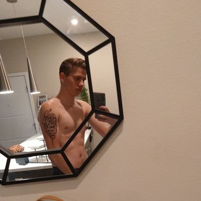 NaturisticNate's profile picture. Photography & Weather geek for the public