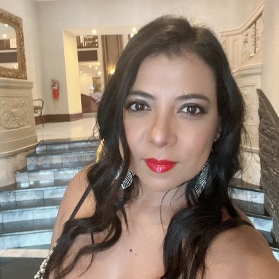 Periodismo, eventos, marketing, sponsorship, diseño, etc. Lo que no sé me lo invento, sin miedo al éxito! 💅🏽💪🏽 la presi en @stlcitysantos