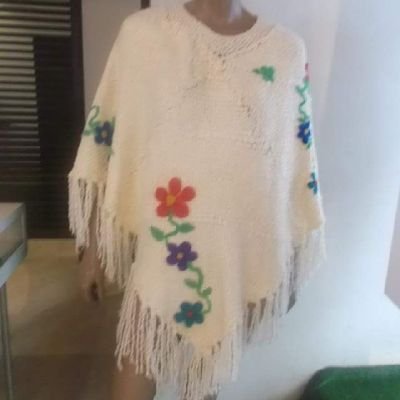 Tejidos a telares, crochet y palillos. creaciones exclusiva de ropa mujer y accesorios.