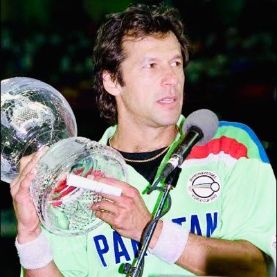Cricket lover 🏏| Imran Khan❤️(PTI) | CR7❤️ | Engaging in meaningful convos 🗣️ | Let's connect & make Twitter better! 🤝