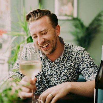 Sommelier, but, like, not in a wanky way. WSET Diploma student. Sometimes political; always Labour. 🏳️‍🌈🌹