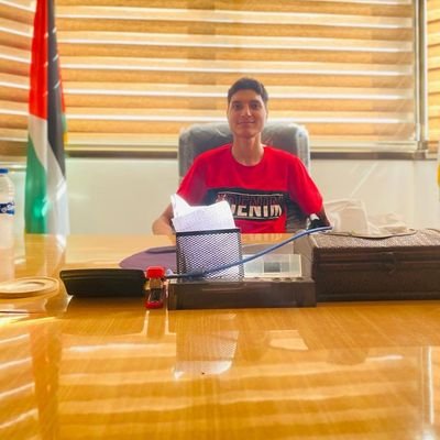وإن أهدتك الحياة النور يوماً
فلا تنسَ مَن قاسمك العتم أياما💜