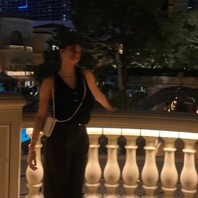 val_tiznado's profile picture. bele