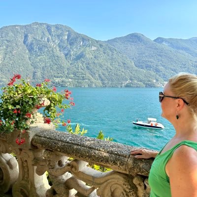 NHS Consultant, who enjoys cooking and acting, these tweets are mine 😊🎭👩🏼⚕️