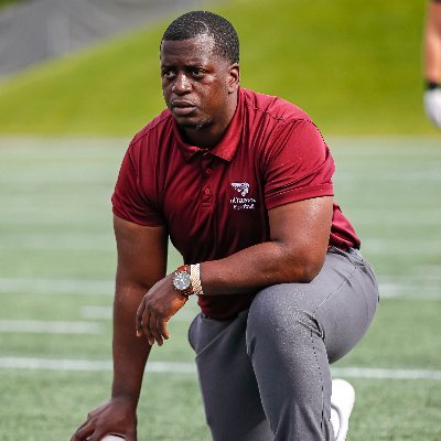 Doubt me now, Fear me later! Man on a mission.
Assistant at UOttawa Gee gee's football