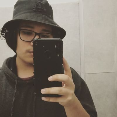 Estudiante de Impostacion Vocal para el Canto 🎤 / Futuro profesional en Educación Musical 🎼 / Estudiante de Dibujo ✏️ y Pintura 🖌️🎨 🇵🇪