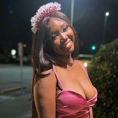 _ShereceB's profile picture. 👻: @ShereceB