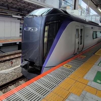 f0e3UZxJ5jleszd's profile picture. 都会行くときはあずさか233