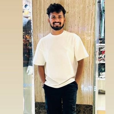 Rishav_gupta_Jr's profile picture. confused piece of undiscovered  talent. Swim in ocean,against the tide.